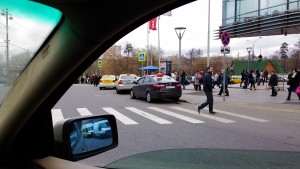 Фото-фиксация нарушений правил возле метро Щукинская. Фото 1. Сделанное в ходе мероприятий по защите прав потребителей услуг такси.
