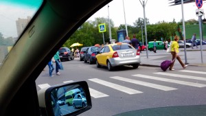 Очередная фото-фиксация систематических нарушений возле метро Щукинская. Фото 1, сделанная в рамках обращения в защиту прав потребителей услуг такси.