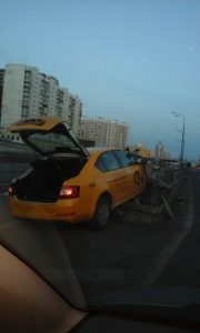 Желтое такси. Очередная авария.